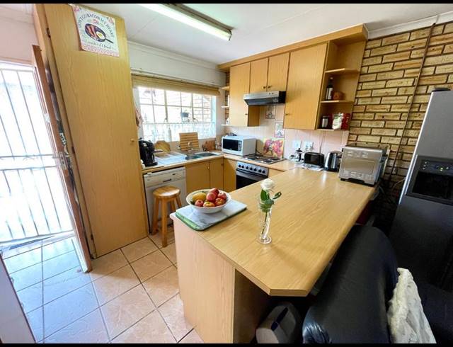 3 BEDROOM TOWNHOUSE FOR SALE IN NOORDHEUWEL